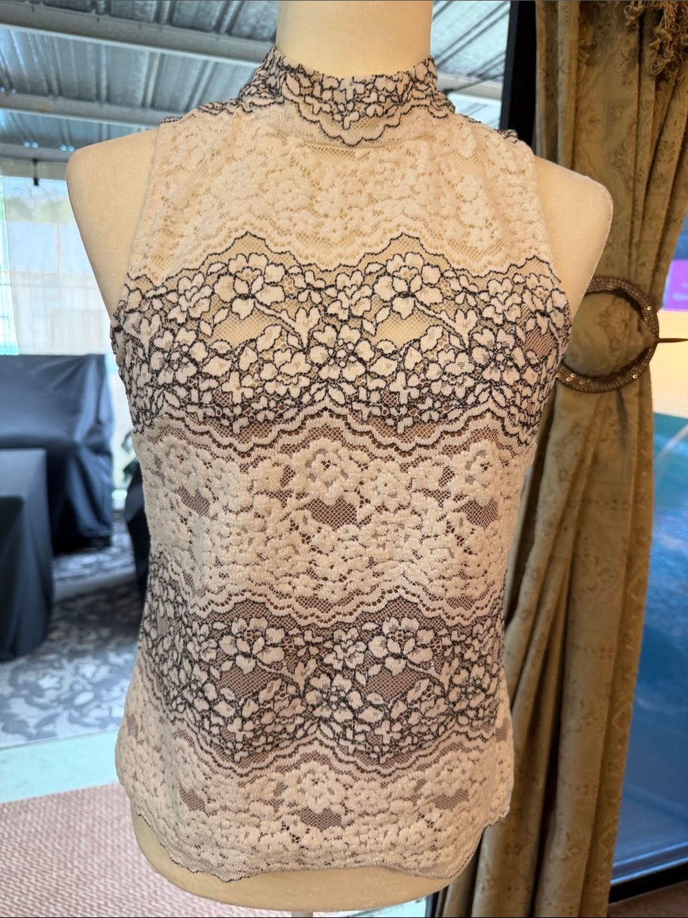 Sleeveless High-Neck Lace Shell in Blush and Black